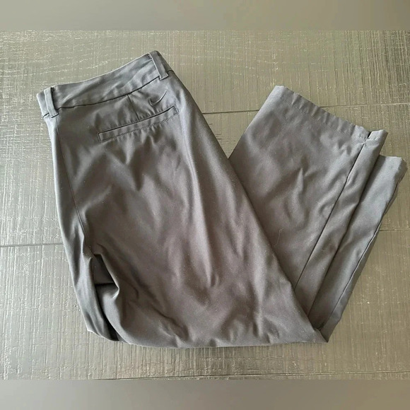 Nike Golf Pants Womens Size 12 Black Cropped Capri Dri-Fit Lightweight Mid Rise - Picture 1 of 6